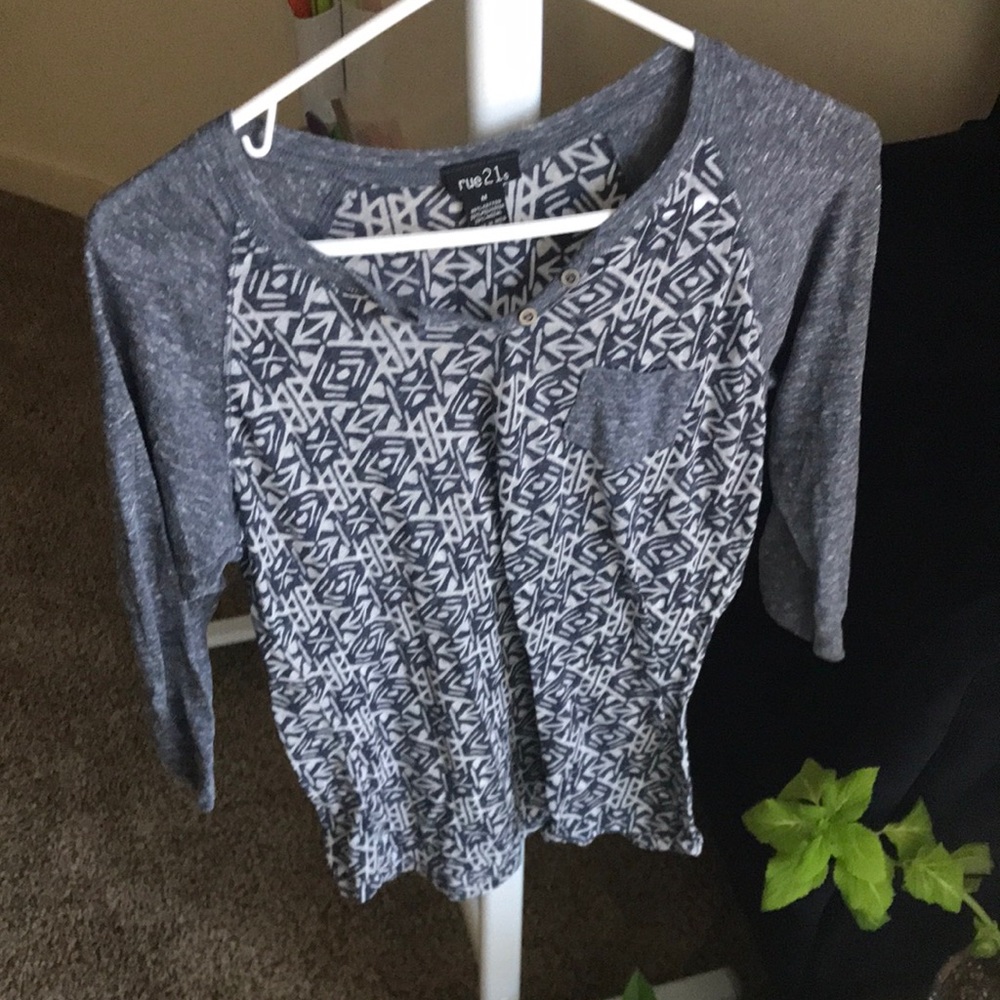 Cute blue and white patterned top!